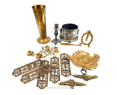 Assorted brass and metal ware including door plates, lion-handled caddy, Art Nouveau dish and artillery shell vase (15pcs).