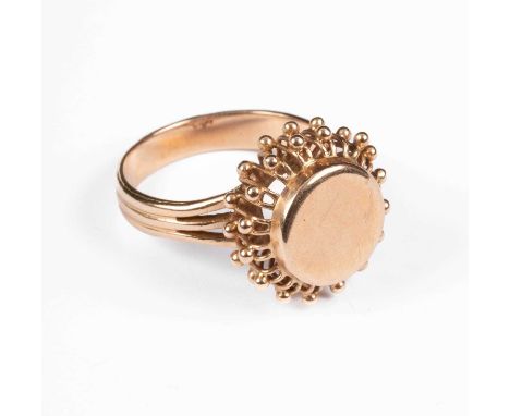A 14k gold Russian ring, stylised sun, ring size P, makers mark 'SE', total gross weight approximately 5.5gGood condition, we