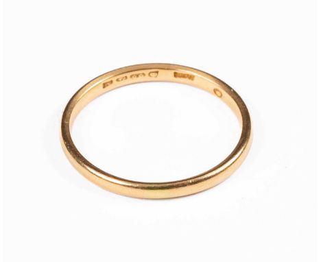 A 22ct gold wedding band, ring size R, total gross weight approximately 2.8gGood condition, wear commensurate with age