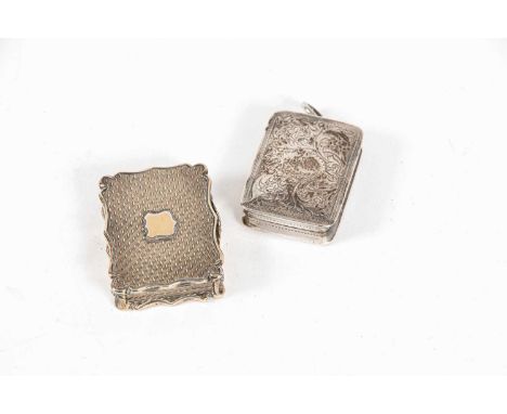 A Willian IV silver and silver gilt vinaigrette, Nathaniel Mills, Birmingham 1832, with suspension loop, 3.5cm x 2.5cm and an