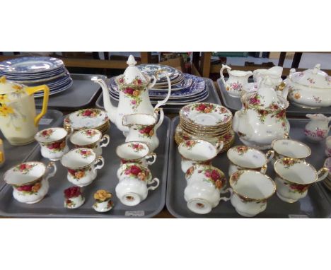 Two trays of Royal Albert 'Old Country Roses' tea and dinnerware to include: 19 piece teaset including teapot, 14 piece coffe