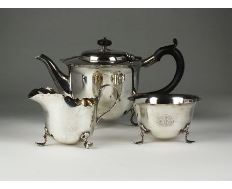 An Edwardian three piece silver tea service, Hukin & Heath, London 1901, each piece of circular form with cusped rim and engr