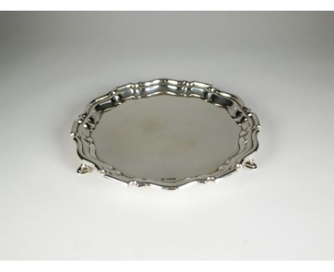 An Edwardian silver waiter, Mappin & Webb, Sheffield 1907, of plain polished circular form with pie crust rim and raised on t