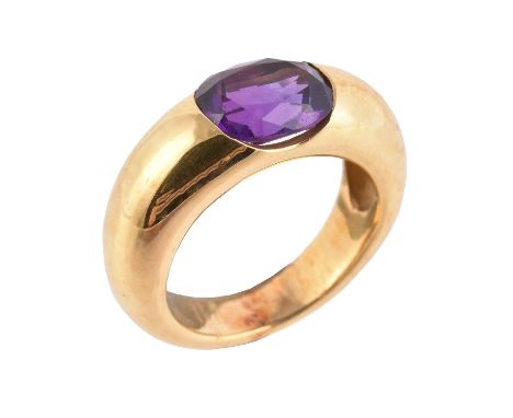 A single stone amethyst ring, the oval cut amethyst within a suspension setting, stamped 750, finger size N, 12.2g grossCondi