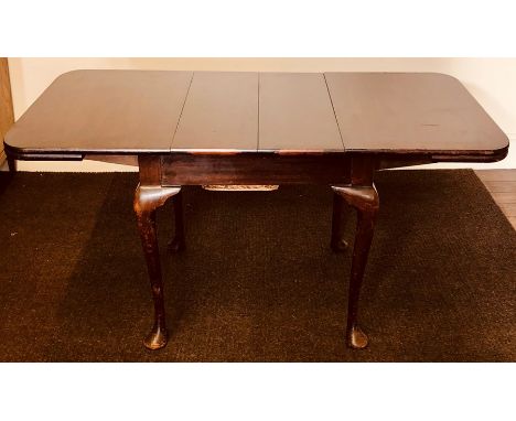 A George III revival mahogany drawleaf table, in Thomas Chippendale design, raised on tapered cabriole legs with padded. 75cm