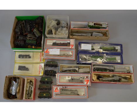 OO Gauge. Quantity of part built kit locomotives, mainly bodies & tenders, together with spare Hornby Dublo bodies & Bachmann