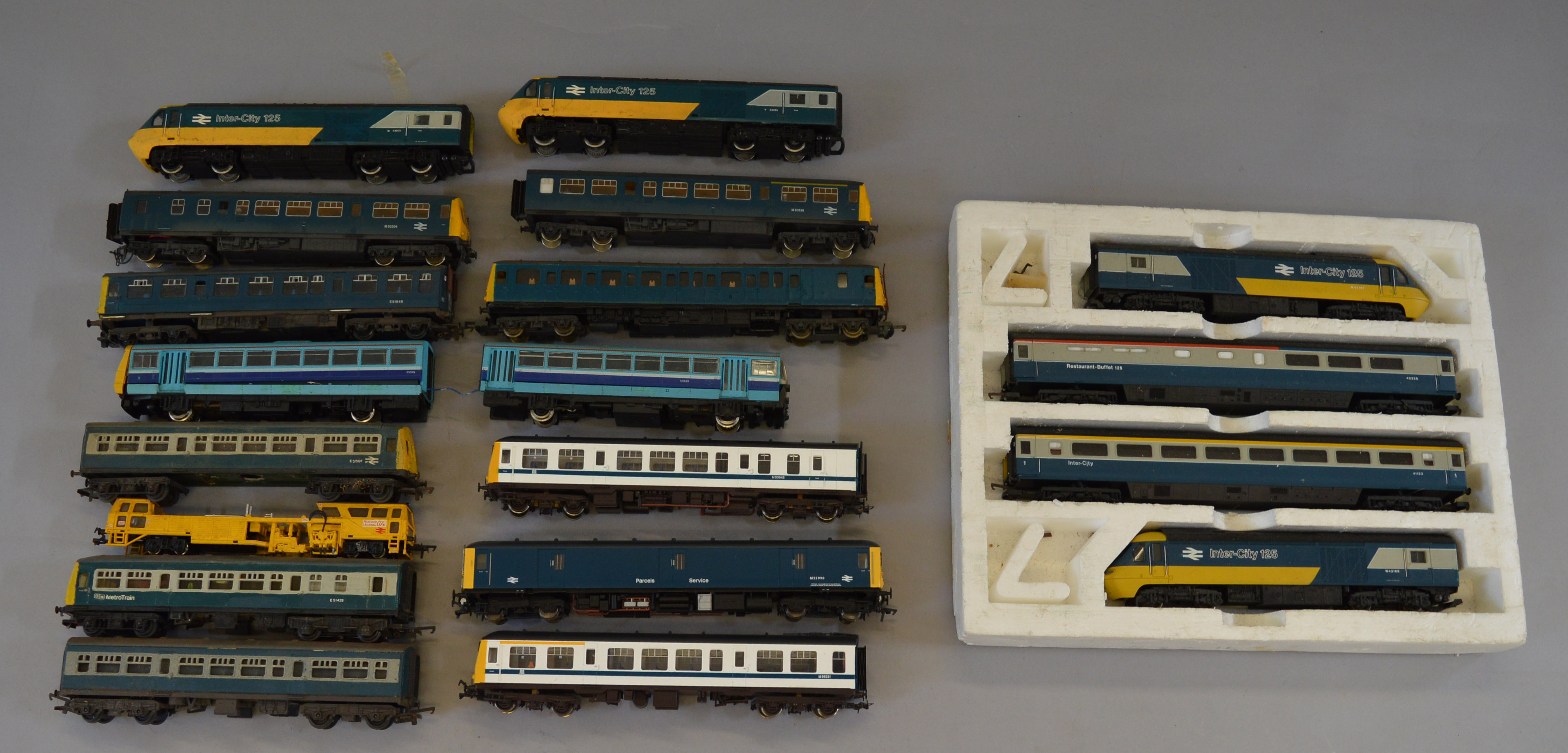 OO Gauge. Good assortment of DMU & HST units. Varying conditions ...