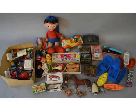 Very good quantity of assorted toys, includes: Duracell Bunny; Star Trek alarm clock; large Noddy figure; dominoes; soft toys