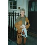 Amanda Donohoe signed magazine page, magazine page is a photo of Amanda Donohoe, A4 page. Good