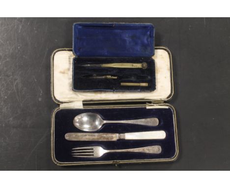 A HALLMARKED SILVER THREE PIECE CHRISTENING SET IN ORIGINAL CASE, TOGETHER WITH A BOXED PART COMPASS SET 