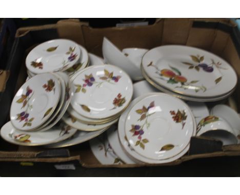 A TRAY OF ROYAL WORCESTER  EVESHAM TEA AND DINNER WARE