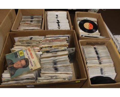 A LARGE QUANTITY OF SINGLES TO INCLUDE ELVIS, COMMODORES, THE SHADOWS, ETC