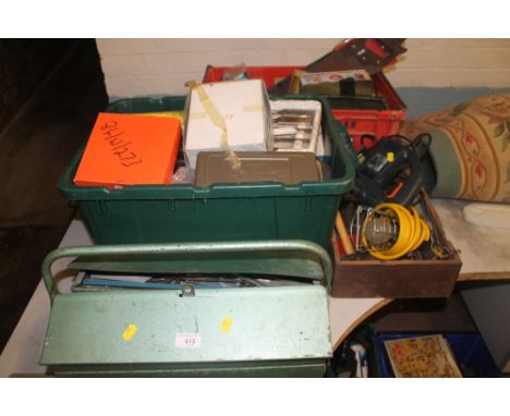 A QUANTITY OF TOOLS