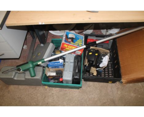 A QUANTITY OF TOOLS