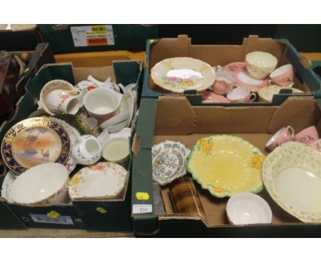 THREE TRAYS OF CHINA AND CERAMICS, TO INCLUDE COALPORT, ROYAL WORCESTER, WEDGWOOD, ETC