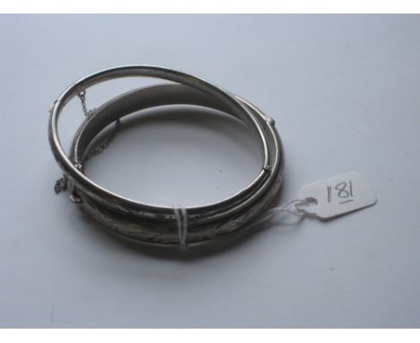 Two vintage silver bangles 20.8g     
