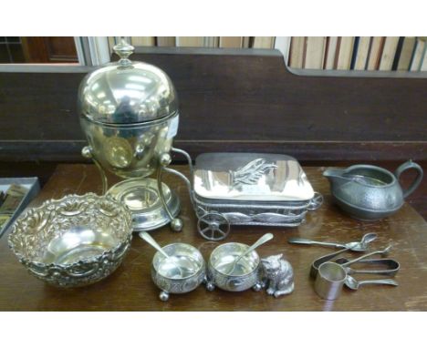 Metalware: to include an early 20thC silver plated sardine dish, fashioned as a trolley  8''w; and various flatware and cutle