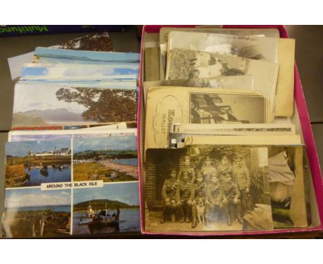 An uncollated collection of 19th and 20thC postcards: to include war, portrait and humorous examples       CS