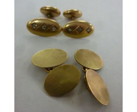 A pair of 9ct gold, oval tablet cufflinks; and a pair of gold coloured metal, fixed bar cufflinks        11