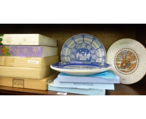 Decorative ceramic wall plates: to include a Wedgwood china example Celebrating the Queens Golden Jubilee  10''dia  boxed    