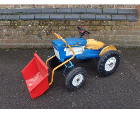 A TRI-ANG RIDE-ON SCOOP TRACTOR plastic and metal1960s/70s (some damage)
