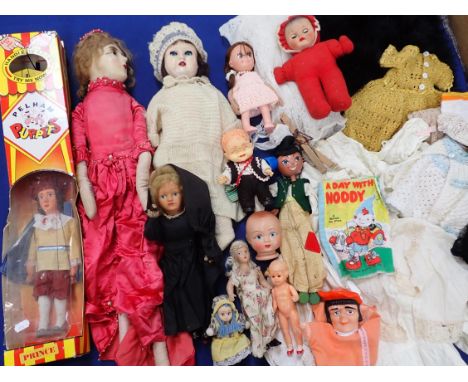 A COLLECTION OF 20th CENTURY COMPOSITION DOLLS between 20cm and 70cm, a lone head, other (plastic) dolls, a boxed Pelham 'Pri