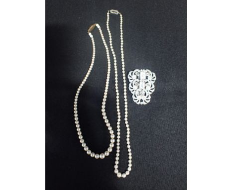 TWO PEARL NECKLACES AND A BROOCH including two cultured pearl necklaces, one comprising a single row of graduating cultured p