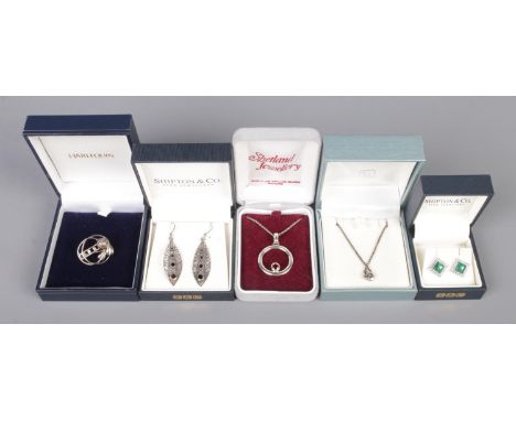 A Malcolm Gray (Ortak Silvercraft) hoop pendant on silver chain, together with four other cased pieces of silver jewellery.  