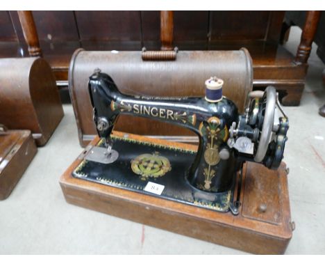 Vintage oak cased gilded singer sewing machine model no. F5782938