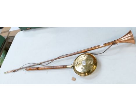 Copper and brass hunting horn together with a brass bed pan (2)