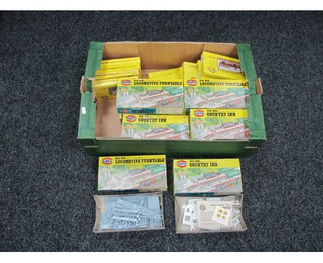 Twenty Two OO/HO Scale Plastic Model Railway Themed Kits by Airfix, Ratio, unchecked, boxed.