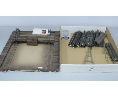 A Marklin #7294 HO Gauge Remote Control Transfer Table, together with a small quantity of track and accessories, playworn.