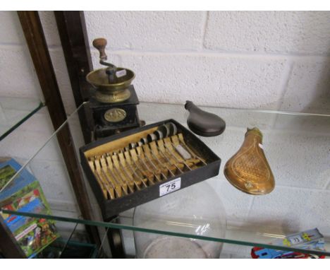 2 powder flasks, coffee grinder & measuring spoons