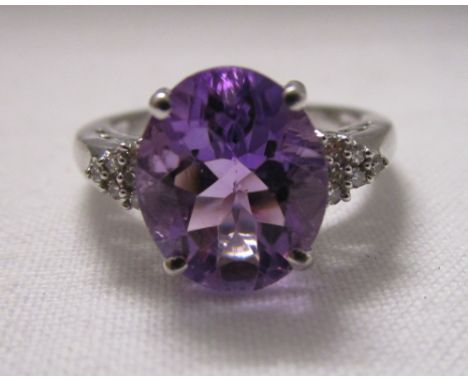 White gold amethyst &amp; diamond set ring