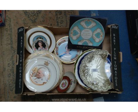 A quantity of plates including a Royal Worcester commemorative plate, Royal Doulton, Gaudy Welsh plate, etc