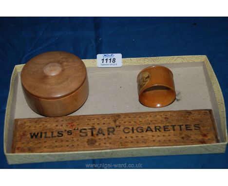 A 20th c. cribbage board advertising Wills "Star" cigarettes plus a box wood napkin ring with a printed image of Carisbrooke 