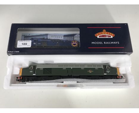 A boxed Bachmann model railway class 40 diesel locomotive D200 BR green 32-475Z