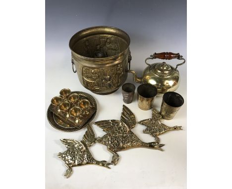 A quantity of brass ware including a kettle, a planter and an oil lamp base etc