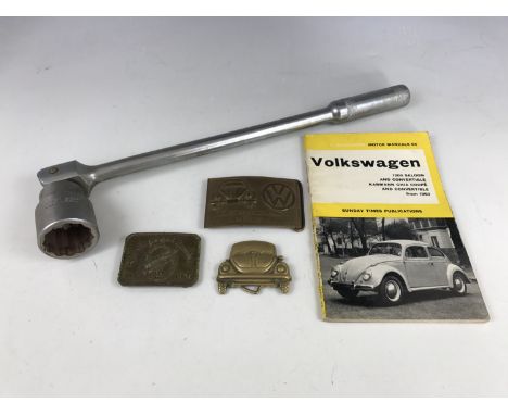 [Volkswagen / classic cars] A 1965 VW manual, a 36 mm socket wrench suitable for Beetle hubs, two VW Beetle commemorative bra