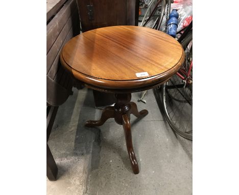 A reproduction Georgian mahogany tripod lamp / wine table, 62 cm high