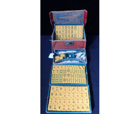 AN EARLY 20TH CENTURY MAHJONG SET 