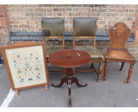 A GEORGE III MAHOGANY CIRCULAR TRIPOD TABLE (the bottom tier of a dumb waiter), an oak hall chair, a pair of oak chairs with 