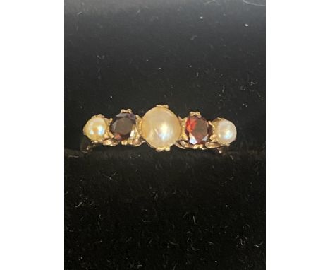 9ct gold ring set with 3 pearls &amp; 2 red stones Size K Weight 1.8g 