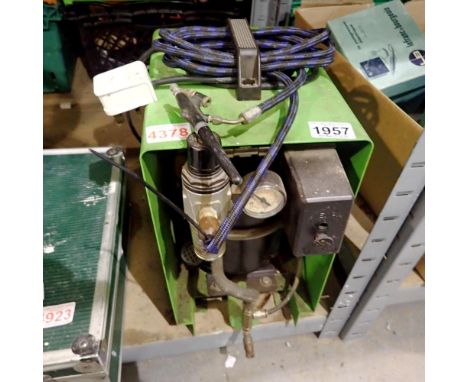 Mini air compressor. All electrical items in this lot have been PAT tested for safety and have passed. This does not confirm 