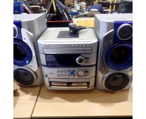 Aiwa Z-L720 CD/cassette stereo. All electrical items in this lot have been PAT tested for safety and have passed. This does n