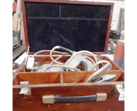 Tyre re-treading tool in wooden case. All electrical items in this lot have been PAT tested for safety and have passed. This 
