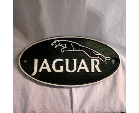 Cast iron small Jaguar wall plaque, L: 18 cm. UK P&amp;P Group 1 (£16+VAT for the first lot and £2+VAT for subsequent lots)