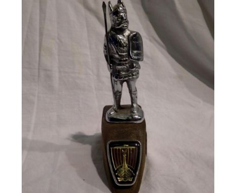 Rover bonnet and car mascot, H: 14 cm. UK P&amp;P Group 1 (£16+VAT for the first lot and £2+VAT for subsequent lots)