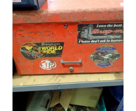 Snap On tool chest with tool contents. Not available for in-house P&amp;P 