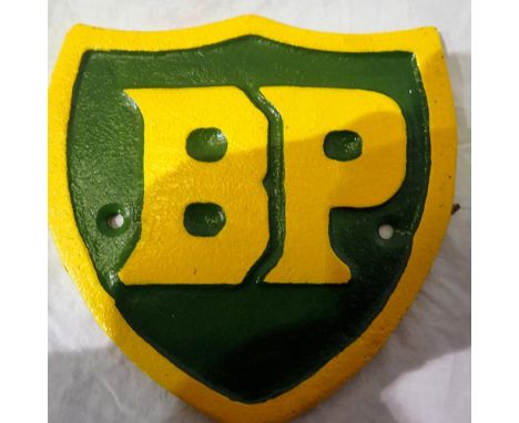 Cast iron BP sign, W: 14 cm, H: 14 cm. UK P&amp;P Group 1 (£16+VAT for the first lot and £2+VAT for subsequent lots)